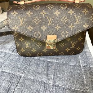 Louis Vuitton Pochette Métis